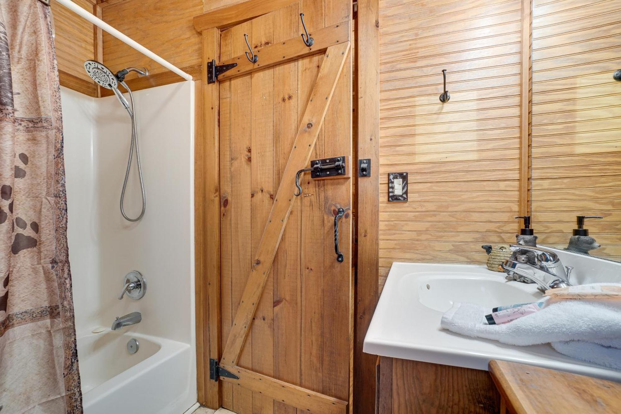 Secluded Family Retreat In Dahlonega With Hot Tub! Villa Exterior photo